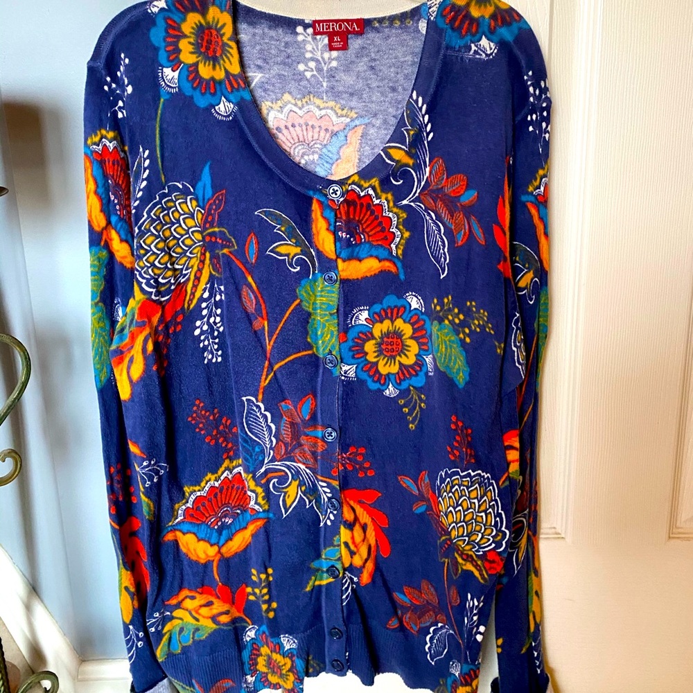 XL Women’s button down sweater
